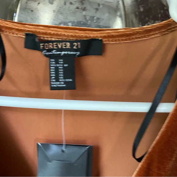 Beautiful forever 21 Contemporary velvet bodysuit - Picture 2 of 9